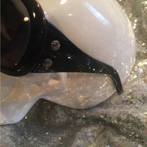 Rock and Republic “Hornet” Oversized Sunglasses - Picture 5 of 9